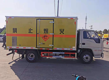 恒山爆破器材运输车工人安全操作规范与智能技术保障
